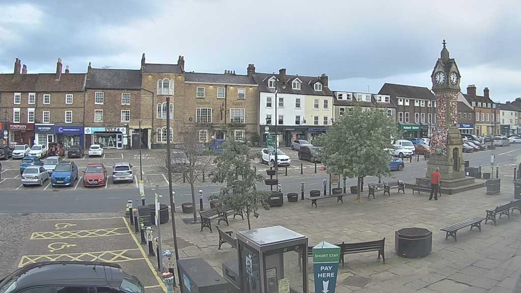 Thirsk webcam overlooking the Market Place
