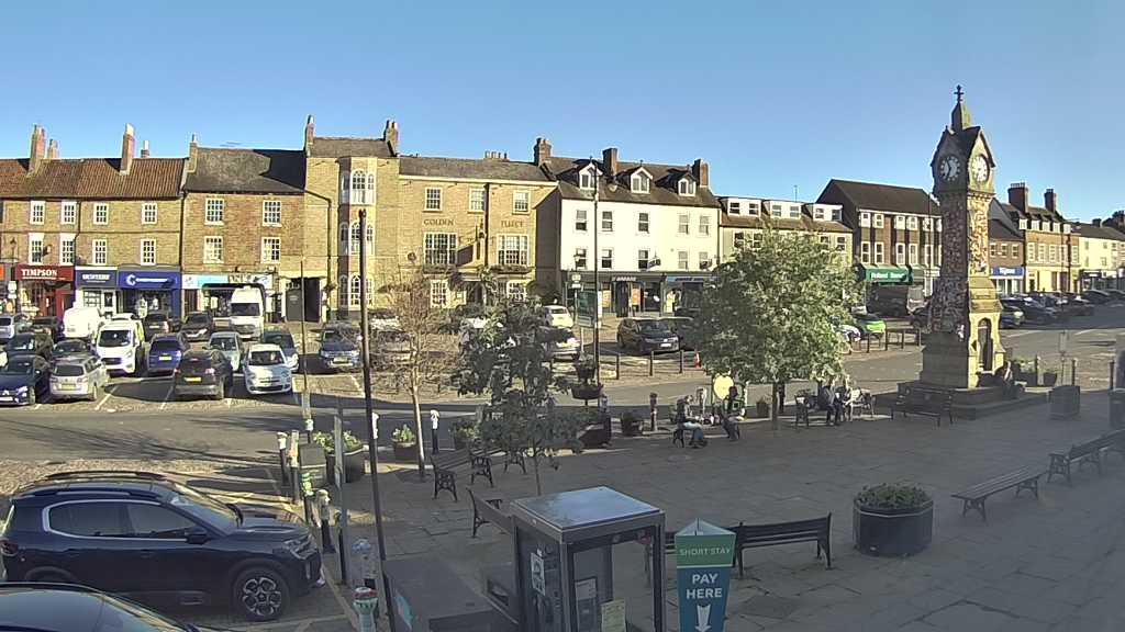 Thirsk webcam overlooking the Market Place