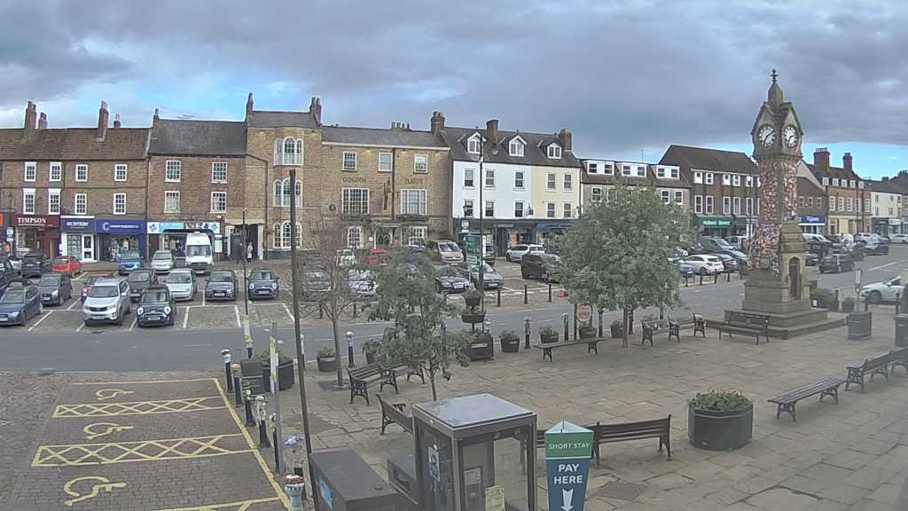 Thirsk webcam overlooking the Market Place