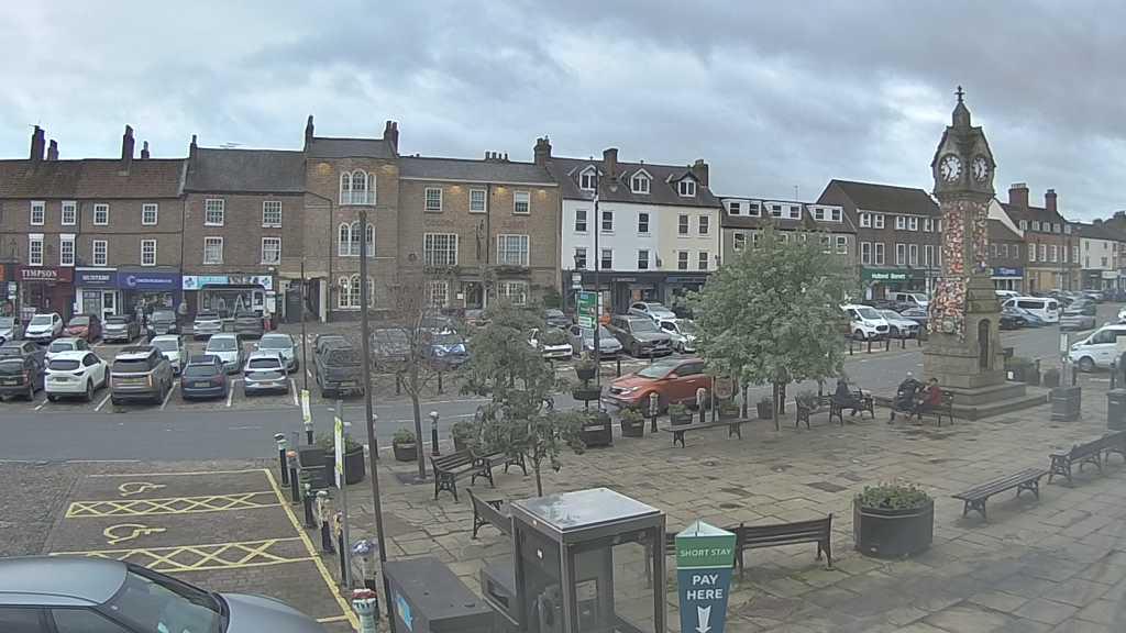 Thirsk webcam overlooking the Market Place