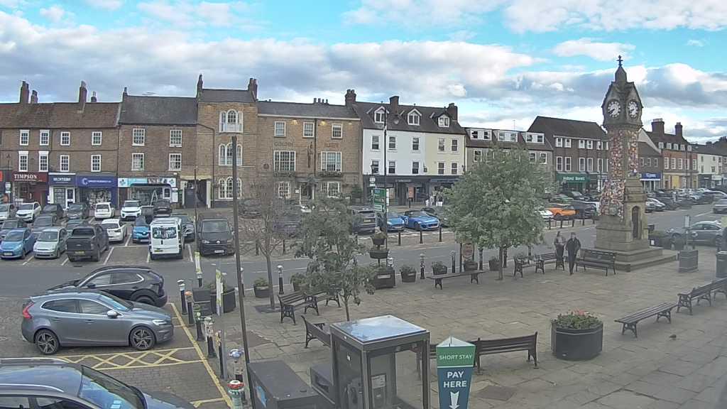 Thirsk webcam overlooking the Market Place