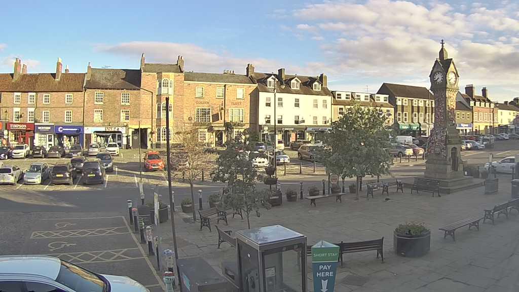 Thirsk webcam overlooking the Market Place