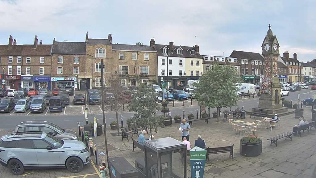 Thirsk webcam overlooking the Market Place
