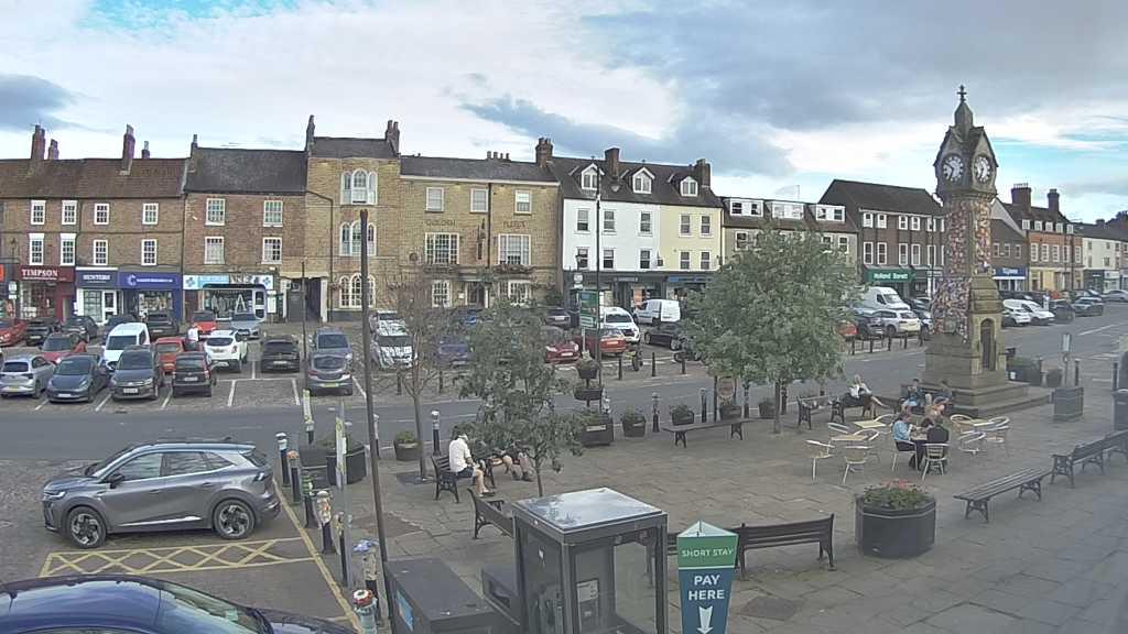 Thirsk webcam overlooking the Market Place