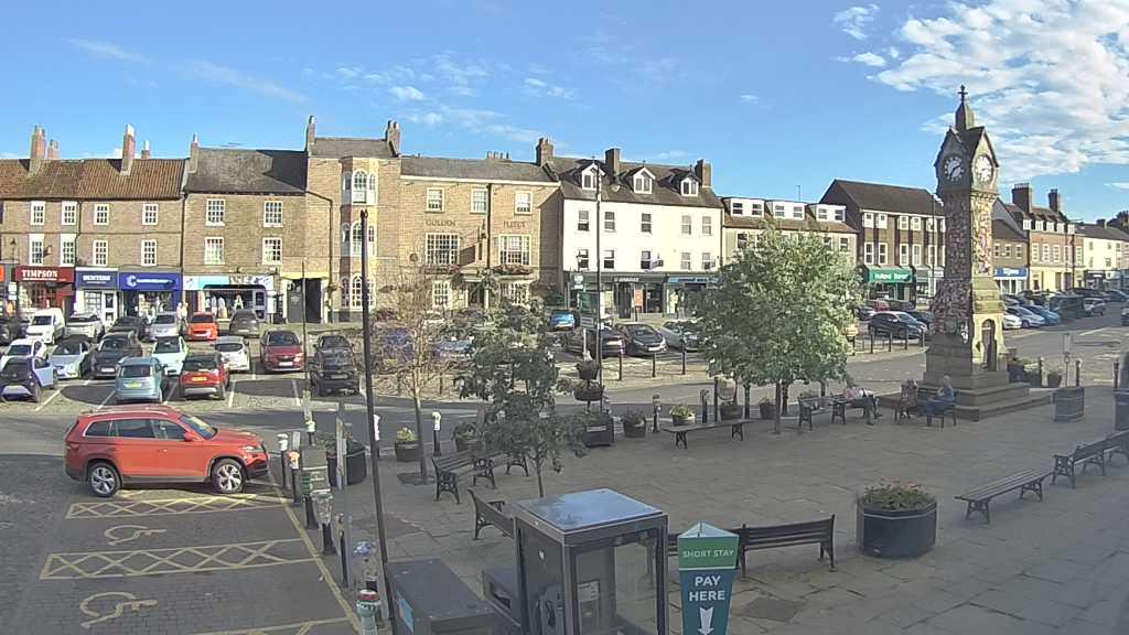 Thirsk webcam overlooking the Market Place