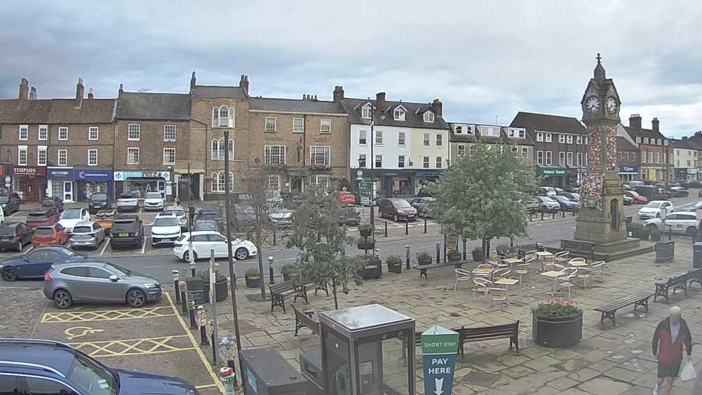Thirsk webcam overlooking the Market Place
