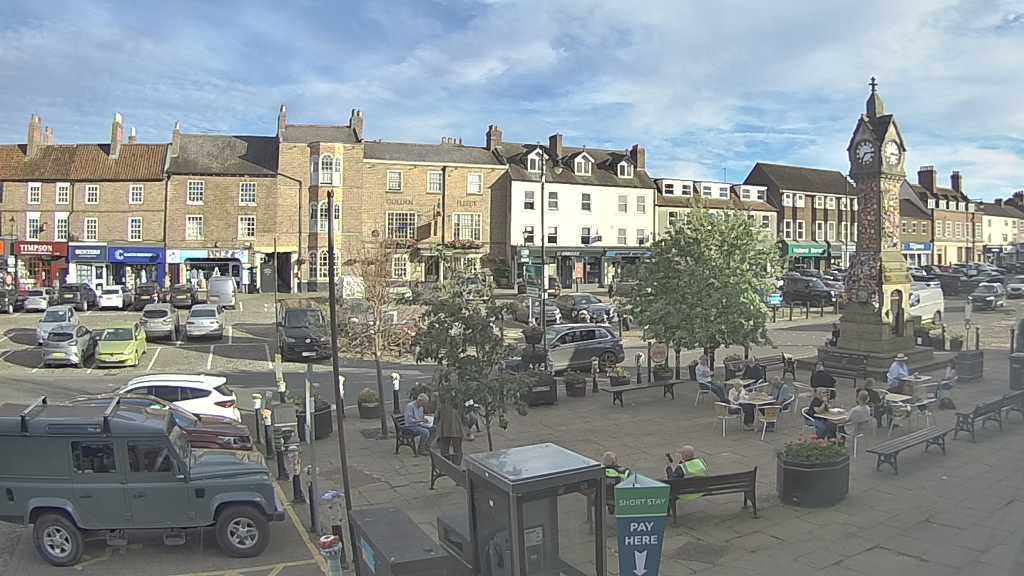 Thirsk webcam overlooking the Market Place