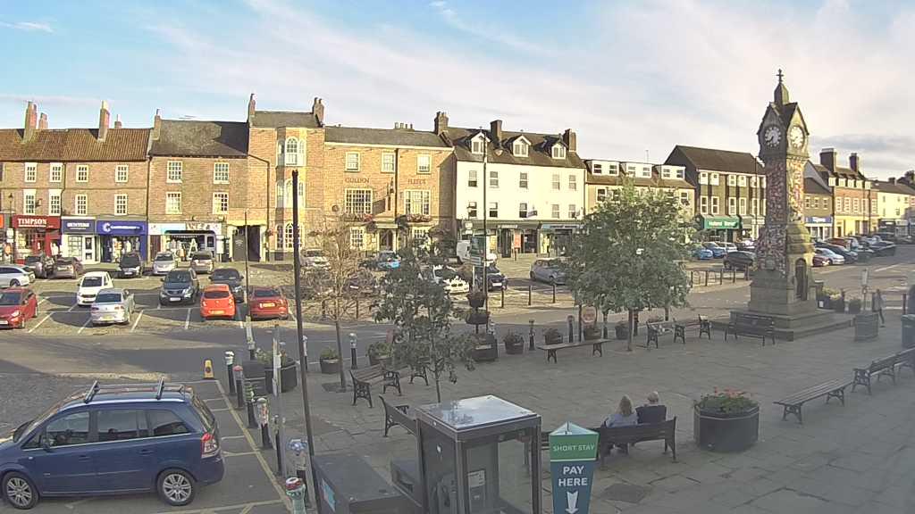 Thirsk webcam overlooking the Market Place