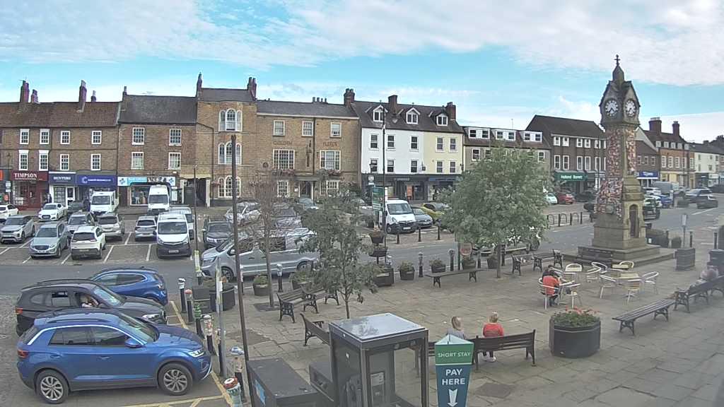 Thirsk webcam overlooking the Market Place