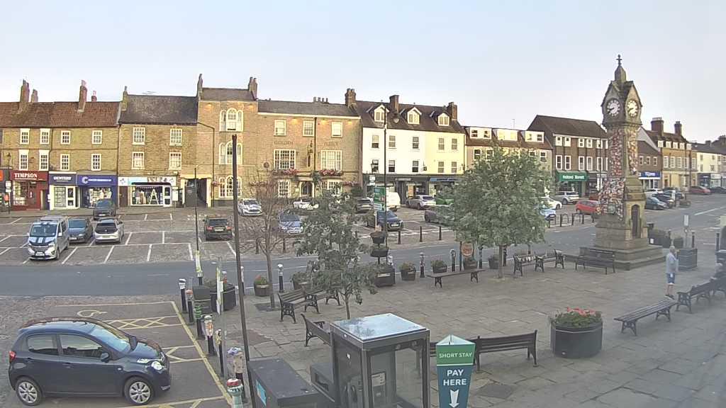 Thirsk webcam overlooking the Market Place