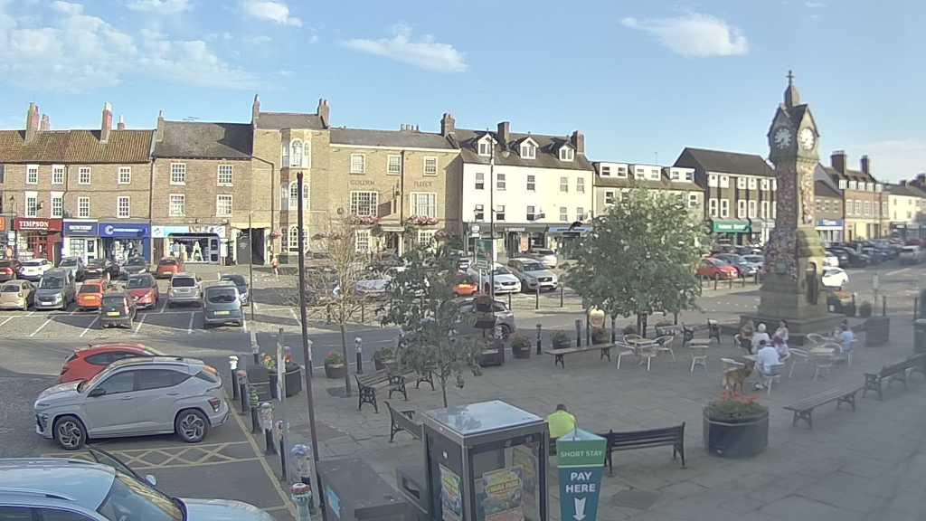 Thirsk webcam overlooking the Market Place