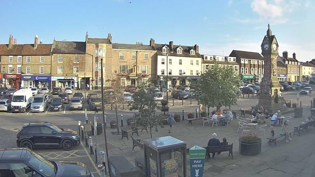 Thirsk webcam overlooking the Market Place