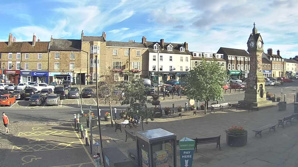 Thirsk webcam overlooking the Market Place
