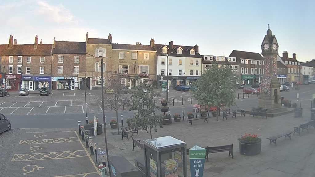 Thirsk webcam overlooking the Market Place