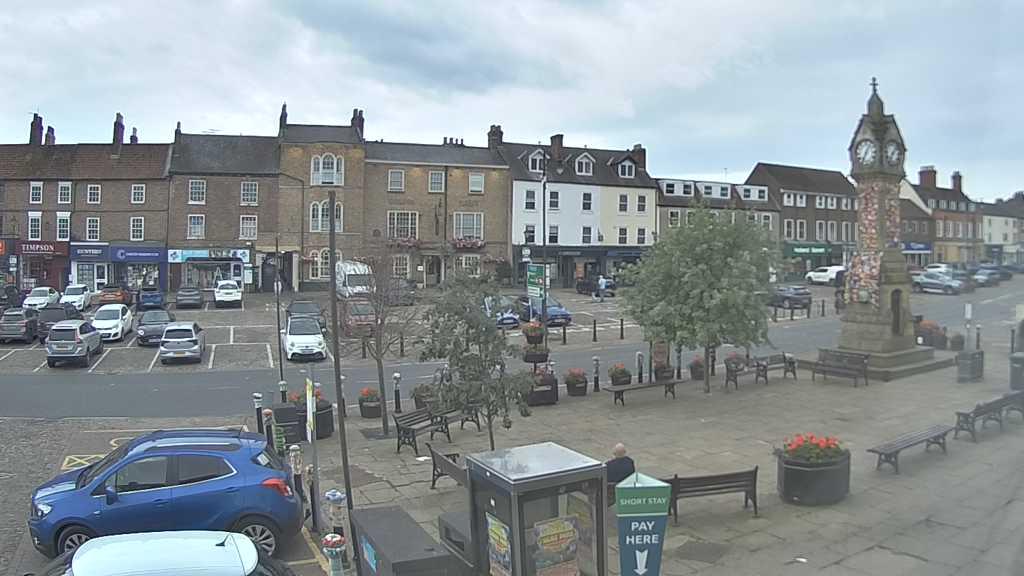 Thirsk webcam overlooking the Market Place
