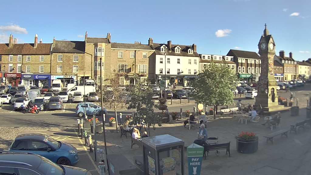 Thirsk webcam overlooking the Market Place