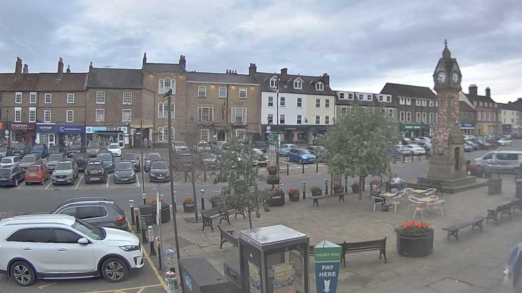 Thirsk webcam overlooking the Market Place