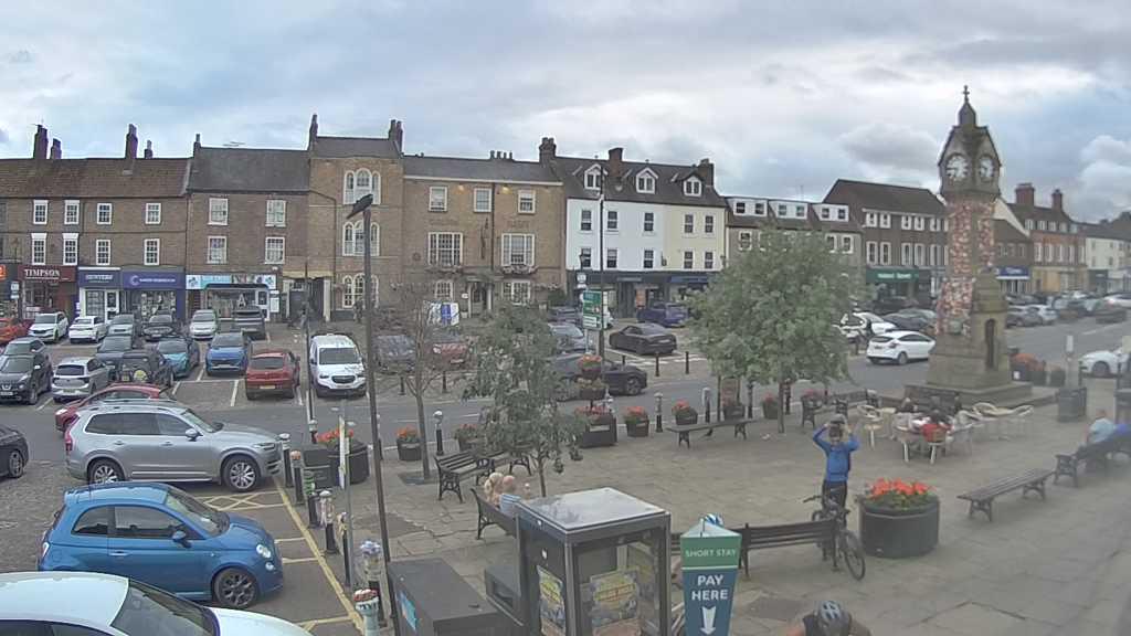 Thirsk webcam overlooking the Market Place