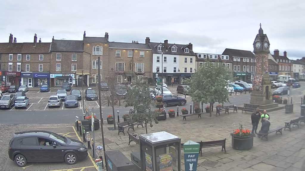 Thirsk webcam overlooking the Market Place