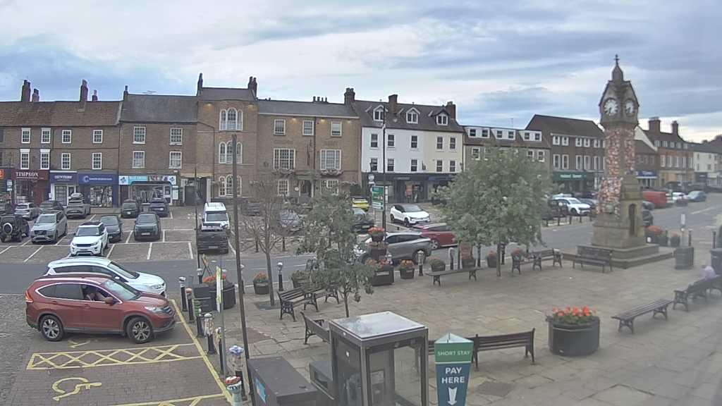 Thirsk webcam overlooking the Market Place