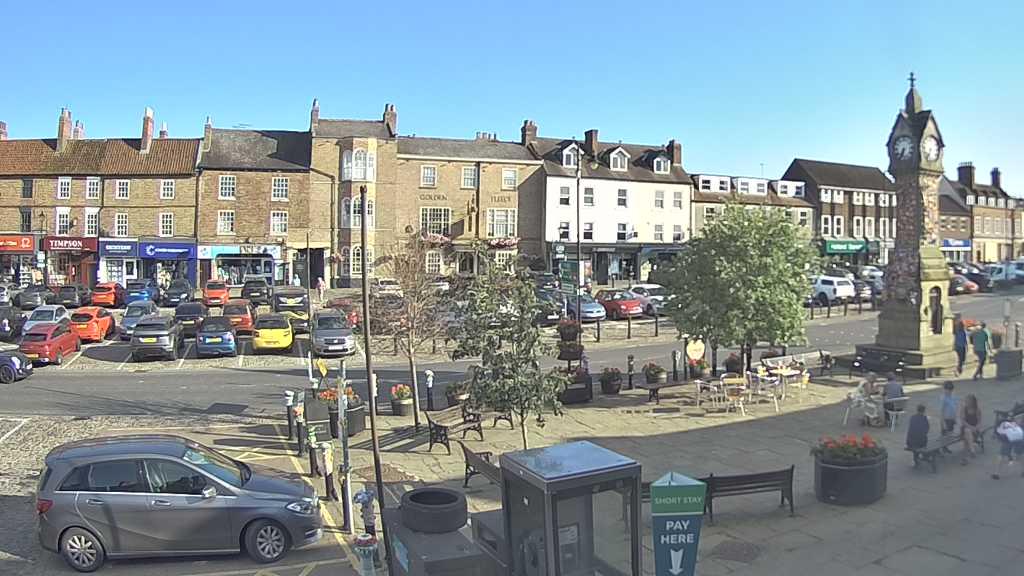 Thirsk webcam overlooking the Market Place
