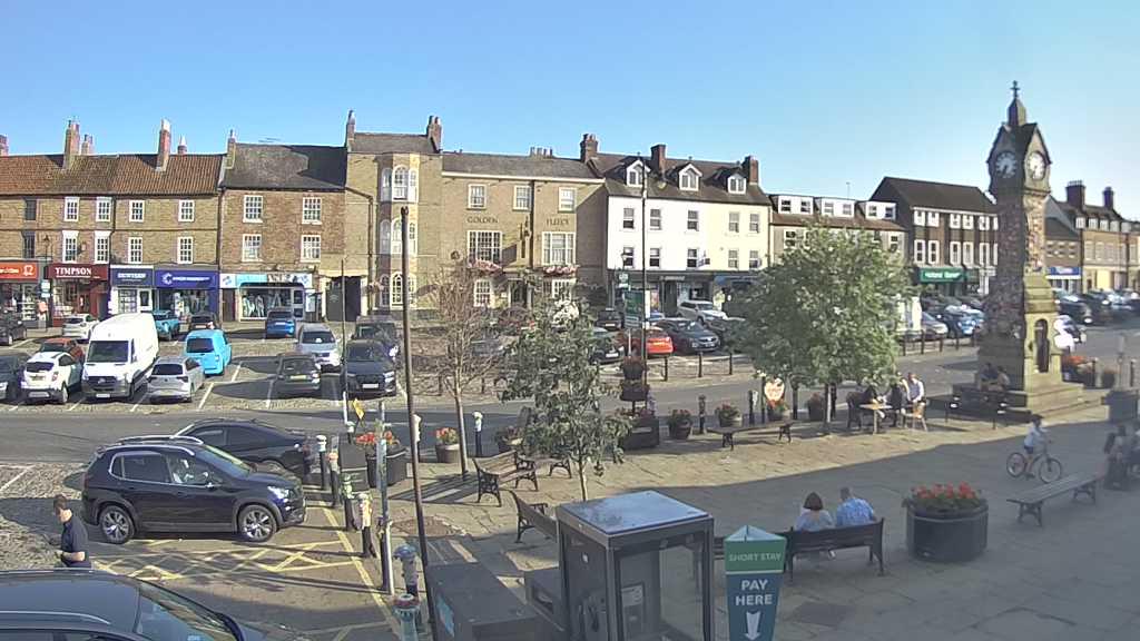 Thirsk webcam overlooking the Market Place