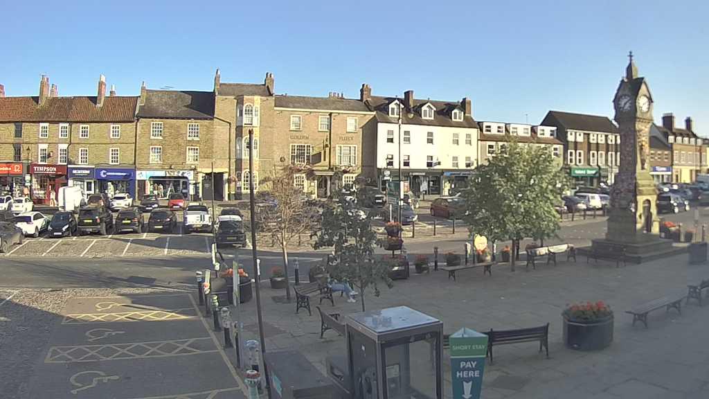 Thirsk webcam overlooking the Market Place