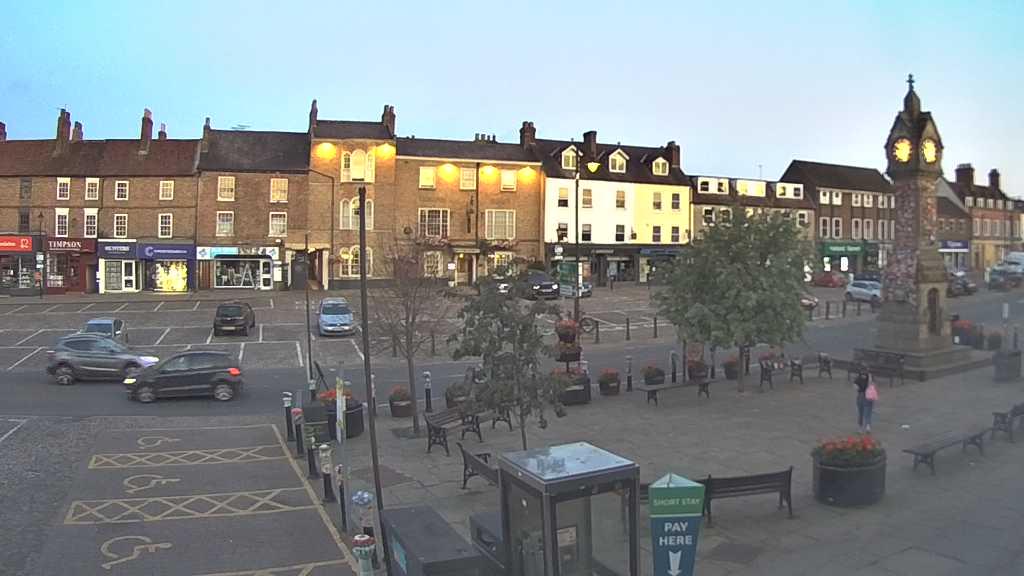 Thirsk webcam overlooking the Market Place