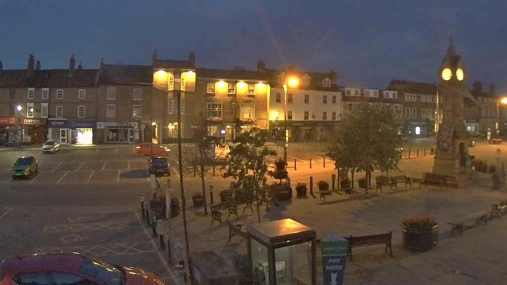 Thirsk webcam overlooking the Market Place