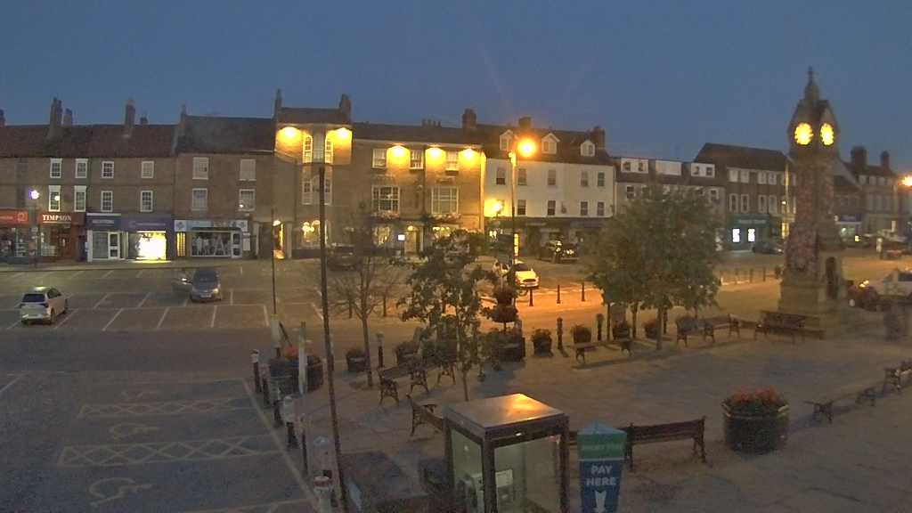 Thirsk webcam overlooking the Market Place