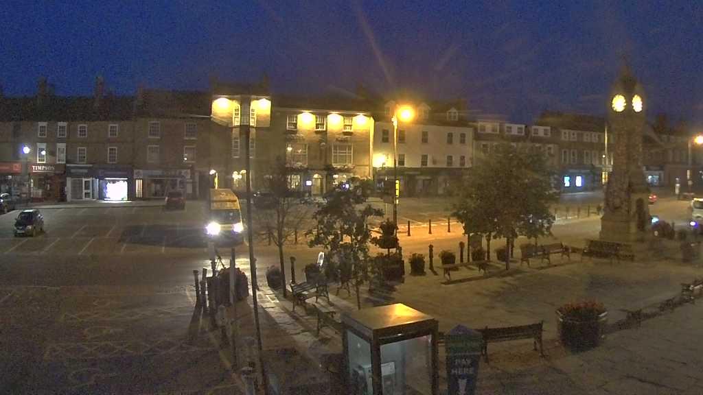 Thirsk webcam overlooking the Market Place