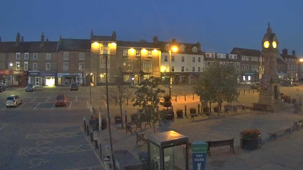 Thirsk webcam overlooking the Market Place