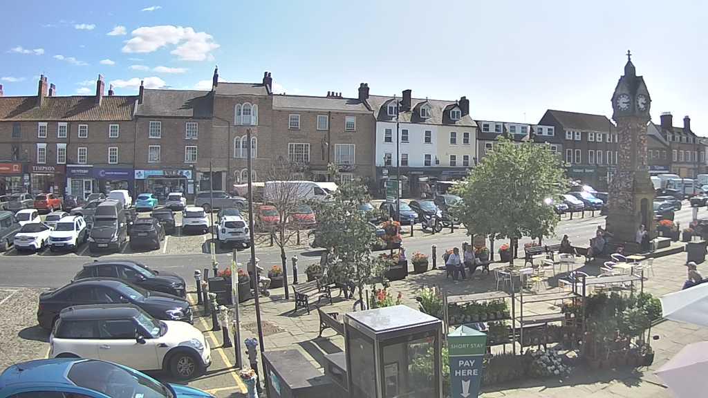 Thirsk webcam overlooking the Market Place