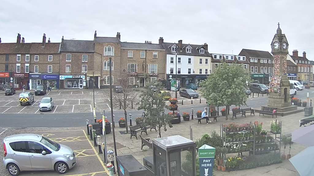 Thirsk webcam overlooking the Market Place